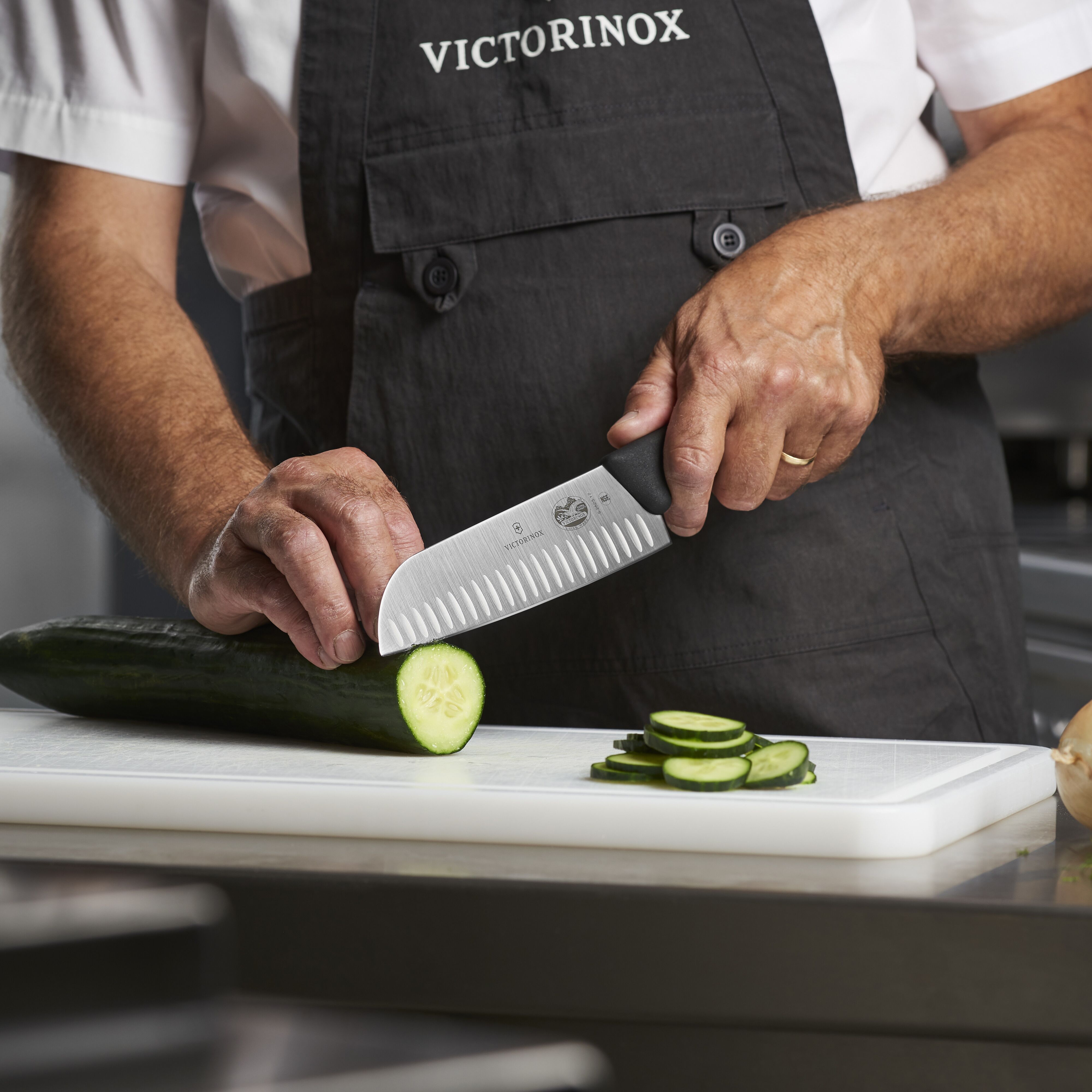 VICTORINOX Fibrox Santoku 17 cm