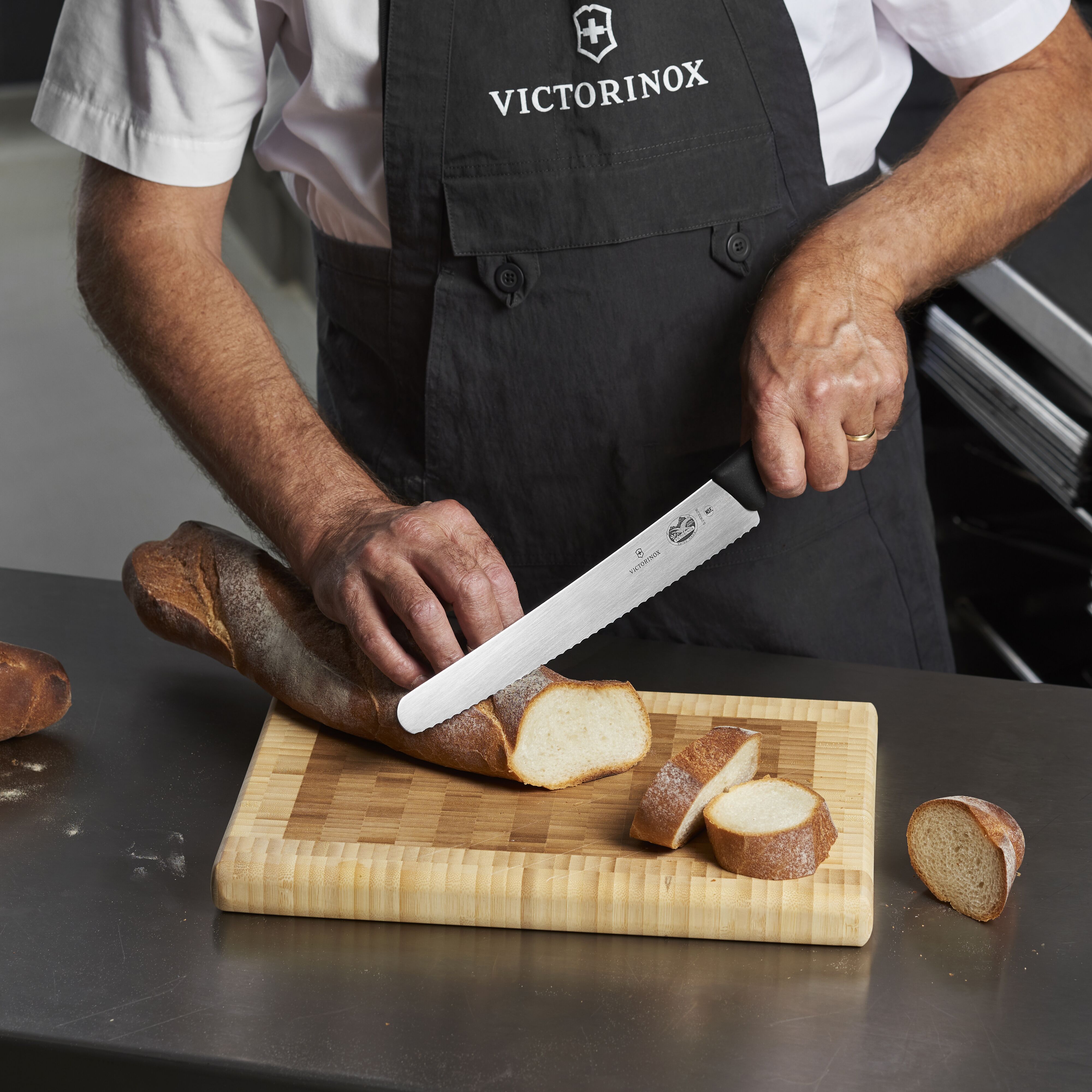 VICTORINOX Fibrox leivanuga 26 cm